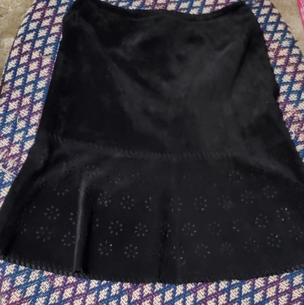 Suede Super Cute black skirt